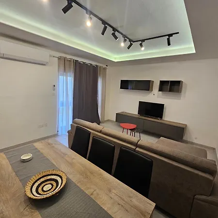 With Pool St. Paul's Bay